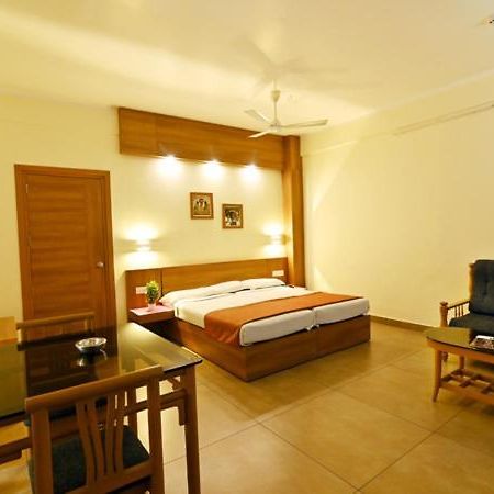 Maharani Hotel Kozhikode Buitenkant foto
