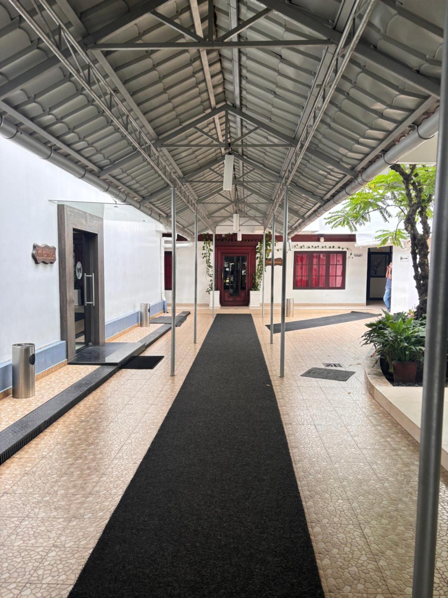Maharani Hotel Kozhikode Buitenkant foto