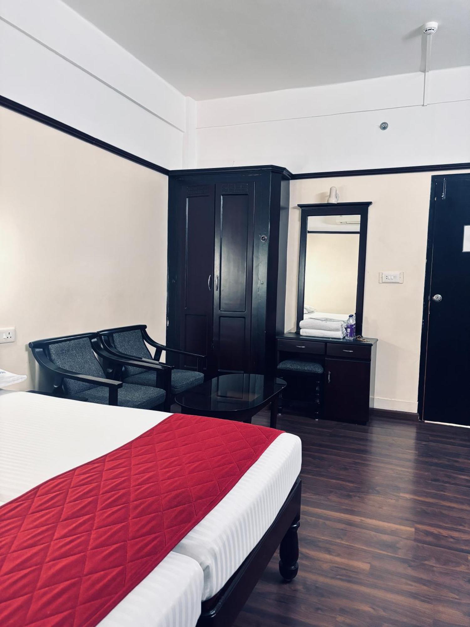 Maharani Hotel Kozhikode Buitenkant foto