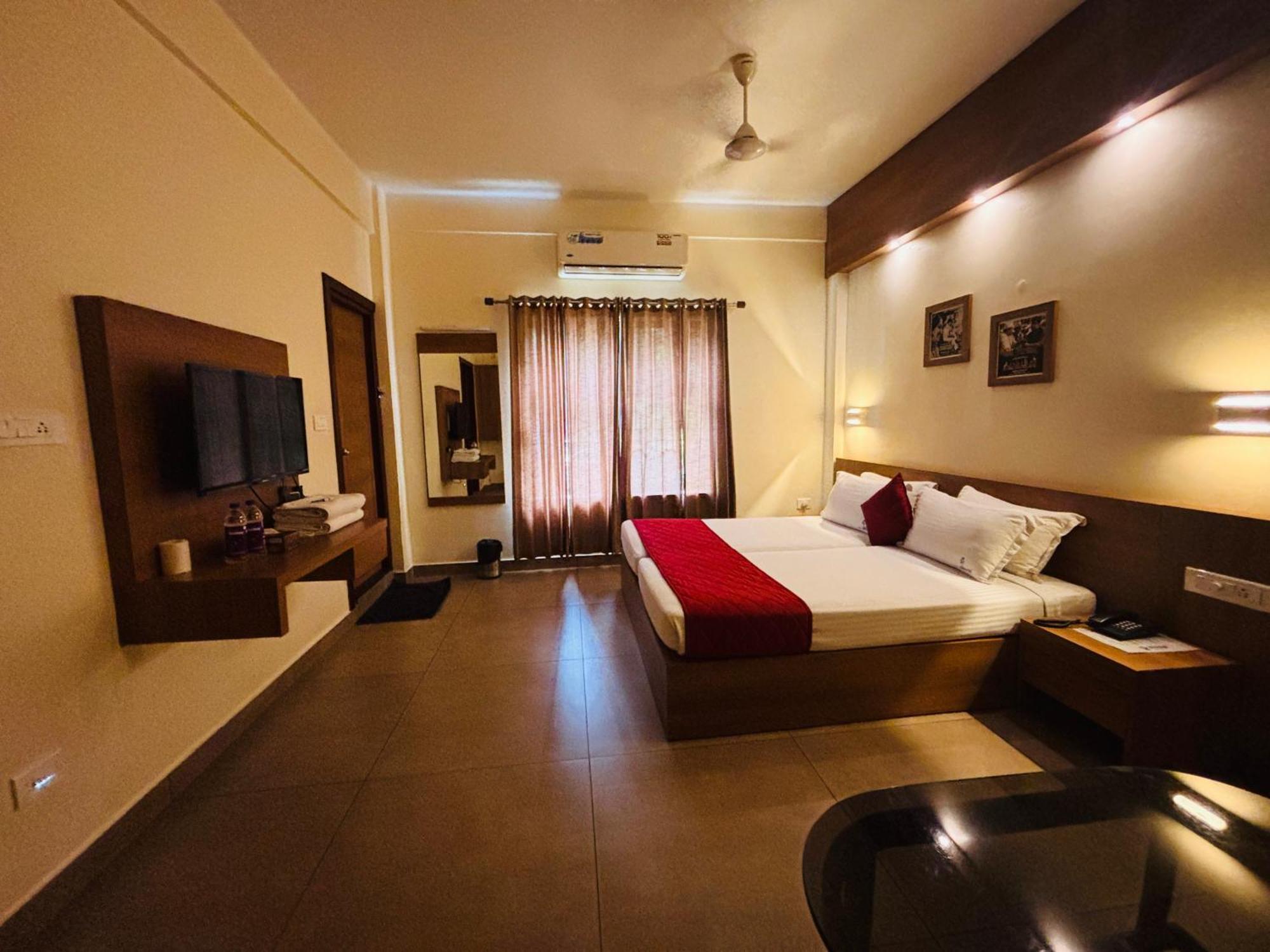 Maharani Hotel Kozhikode Buitenkant foto