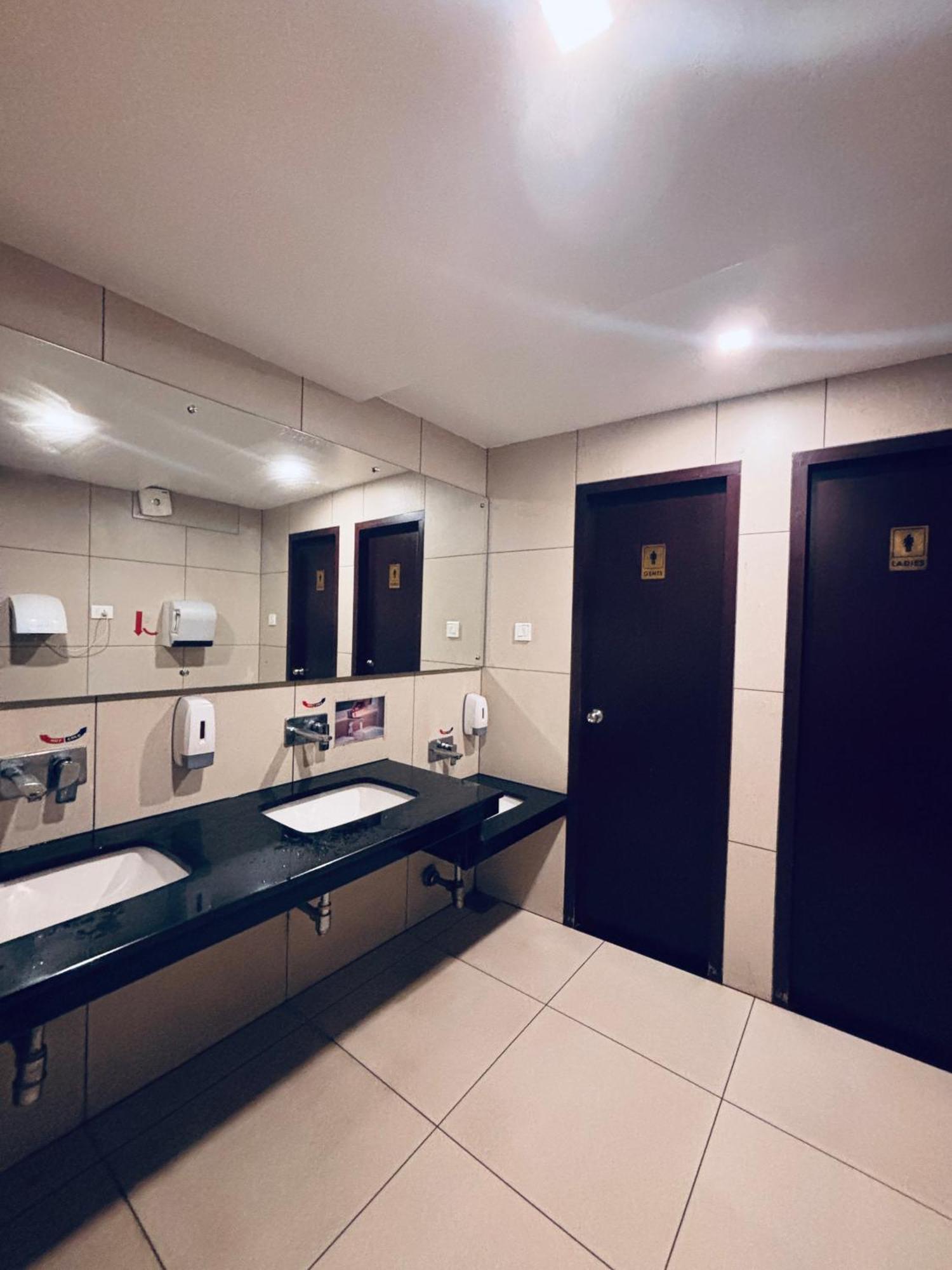Maharani Hotel Kozhikode Buitenkant foto