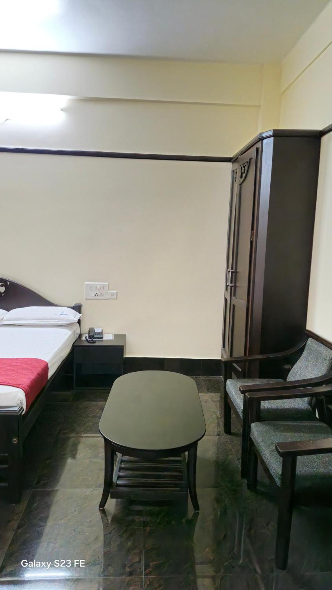 Maharani Hotel Kozhikode Buitenkant foto